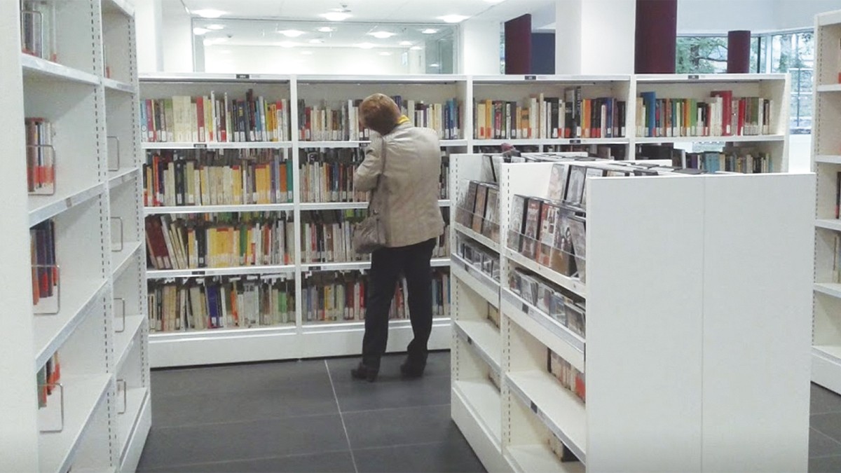 Formakuntza saioak tarteko, asteazken eta ortzegun honetan lehenagotik ireki eta itxiko dute Lesakako liburutegia