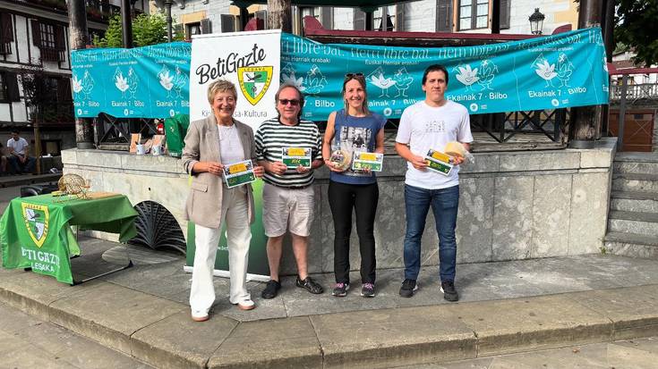 Lesakako Bitxikeriak lehiaketako sariak ere banatu ditu Beti Gaztek