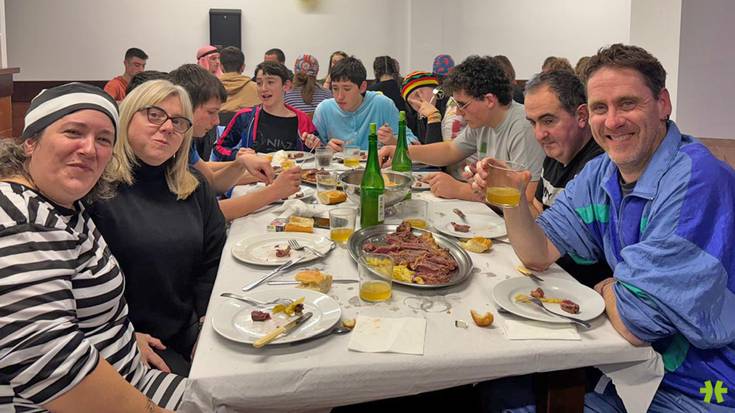 [ARGAZKIAK] Eratsunen ere inauteen seinalea egin dute