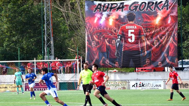 [ARGAZKIAK] Gorka Goñiri elkartasuna adierazi diote Giltxaurdin Baztan futbol talde nagusiaren etxeko azken partidan