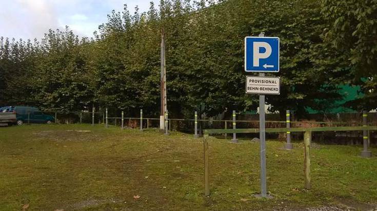 Aparkaleku berria eta norabide bakarreko karrikak antolatu dituzte Lesakan