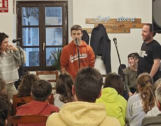 [ARGAZKIAK] Bertso saio esperimentala egin du Malerrekako Helduen Bertso Eskolak Gaztelun