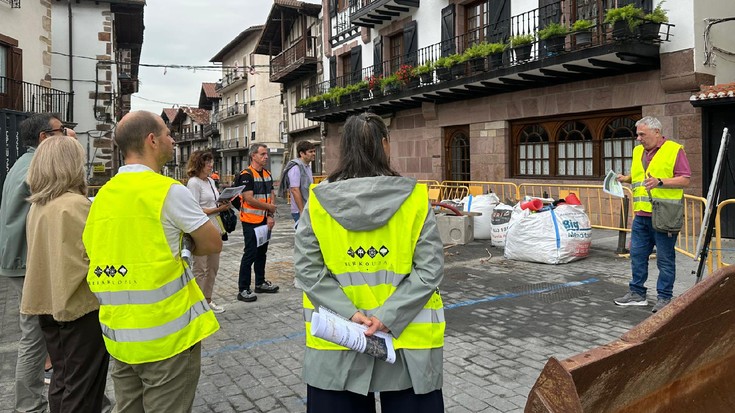 Nafarroako Parlamentuko ordezkariek Altzateko lanak bisitatu dituzte