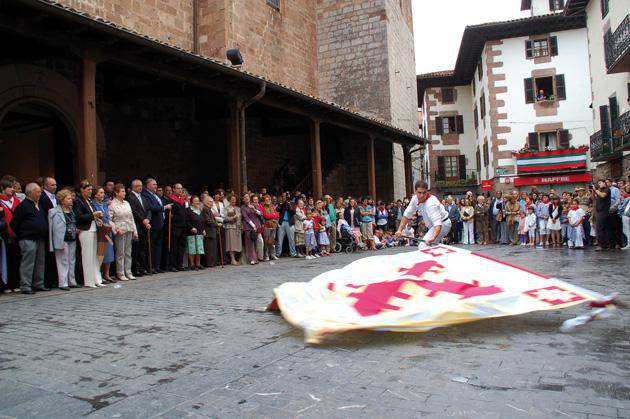 «10 urte beteko ditut bandera dantzatzen baina oraindik aunitzentzat Odriozolaren ondorengo dantzari berria naiz»