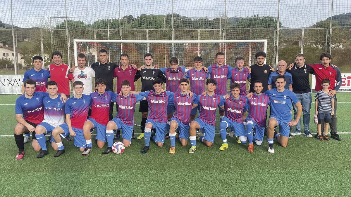 Gipuzkoako gorengoen mailara igotzeko faseari ekinen dio Gure Txokoa futbol taldeak Zumarragan