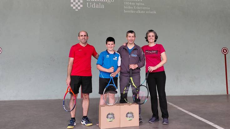 Migeltorena aita-semeak irabazi dute Berroetako Frontenis Txapelketa
