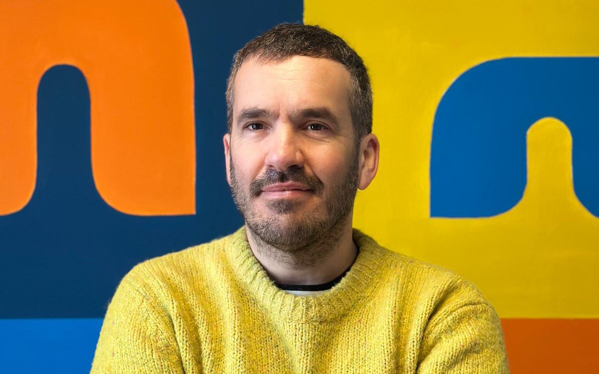 'Hitzak sendabelar gisa' tailer literarioa emanen du Hasier Larretxea idazleak ortzegunean Donezteben