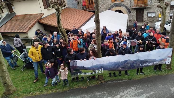 Ikatz Gane makroproiektu eolikoaren kontrako elegiteak biltzen ari da