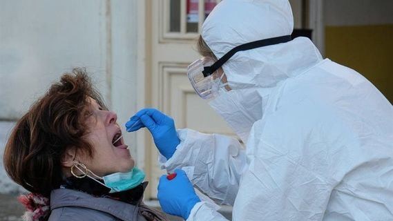 Nafarroan 117 positibo gehiago atzeman dituzte azken orduetan eta bertze 8 hildako zenbatu