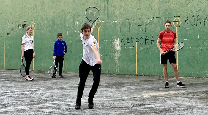 Aresoko Frontenis txapelketa mistoan izena emateko azken egunak