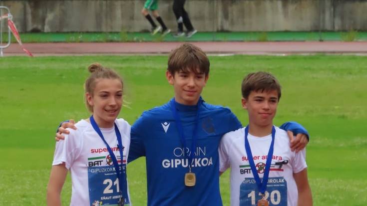 Eñaut Arburua lesakarrak zilarrezko domina lortu du Gipuzkoako atletismo txapelketan