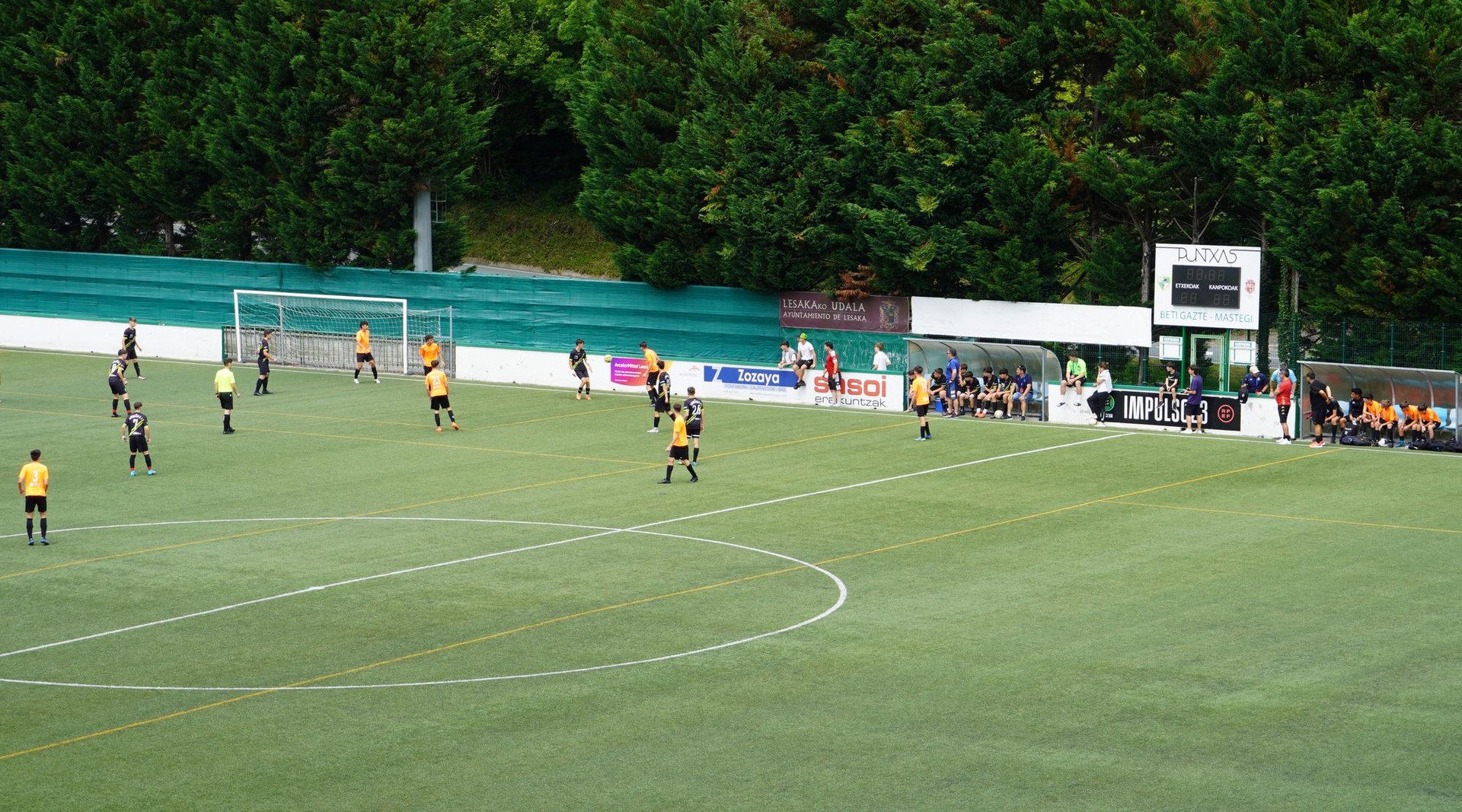 Donosti Cup futbol txapelketa jokatzen ari dira egun hauetan Beran eta Lesakan