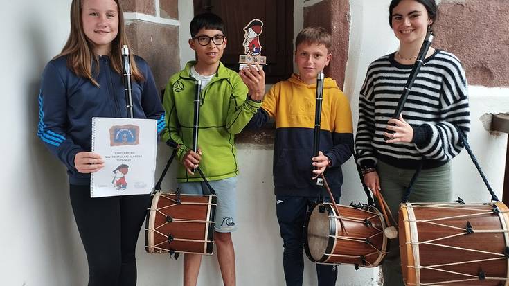 Pasaiako XVI. Txistulari Alardean parte hartu dute Berako txistulari gazteek