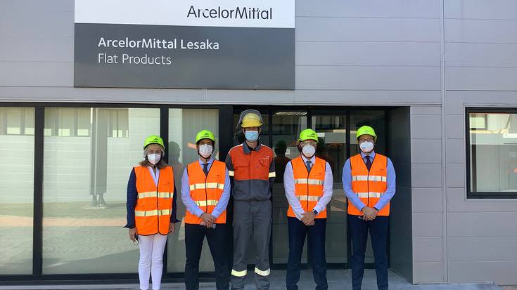 ArcelorMittaleko lantegiak bisitatu ditu Mikel Irujo kontseilariak