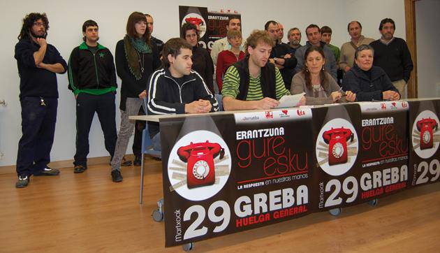 Greba deialdiarekin bat egin dute eskualdeko 60 bat hautetsik