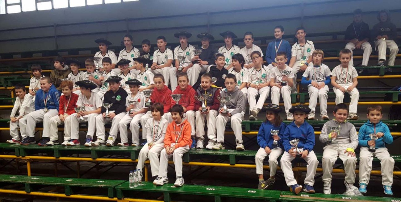 Bortzirietako eskuz binakako XVII. Pilota txapelketako finalak abenduaren 9an jokatu dituzte Beran