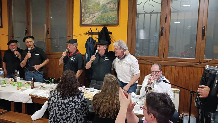 Sunbillako kantu zaharren bazkarirako txartelak salgai paratuko dituzte larunbat honetan