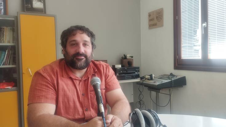 Mendialdea Mankomunitateko teknikariarekin, pestei begira jarri gara