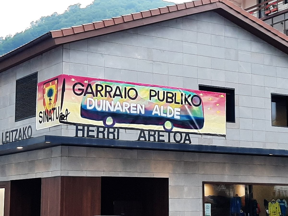 Leitzako garraio publikoaren aldeko sinadura bilketa martxan da