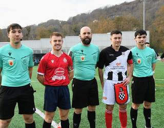 [ARGAZKIAK] Baztan eta Doneztebe futbol taldeen arteko derbia iruditan