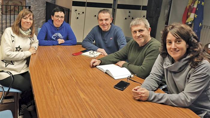 «Bidasoa Ospitalean larrialdi pediatrikoen zerbitzua berrezarri arte ez gara geldituko»