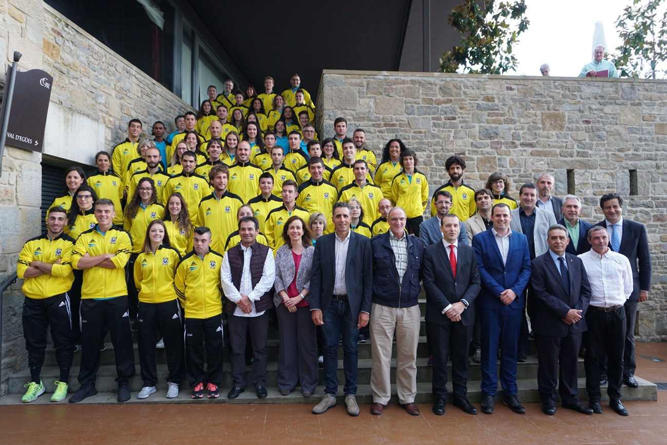 Nafarroako kirolariendako bekak banatu ditu aurten ere Indurain Fundazioak