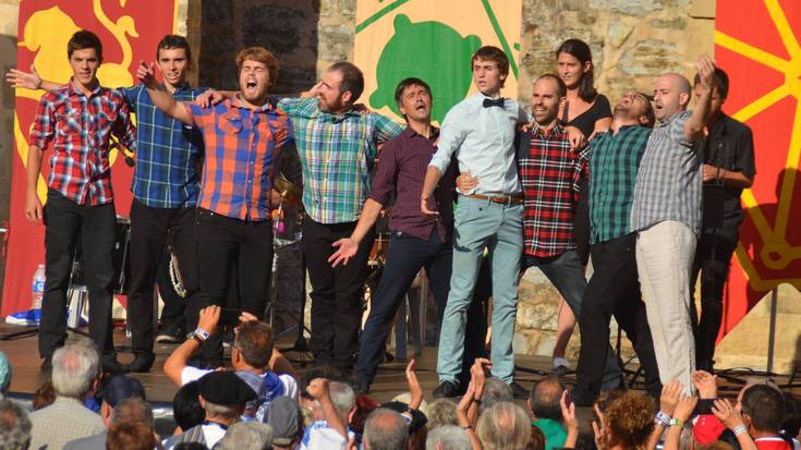 Tio Teronen semeak taldearen emanaldiarekin irekiko dute iraileko agenda Donezteben