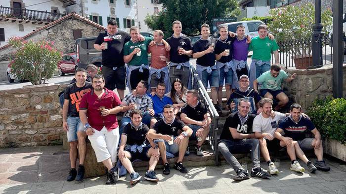 Almandoztarrek bestak «izugarri ongi» pasatu dituzte