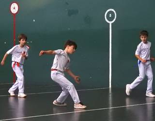 Arkupe elkartearen III. eskuz binakako pilota txapelketako hirugarren jardunaldia jokatu dute igandean