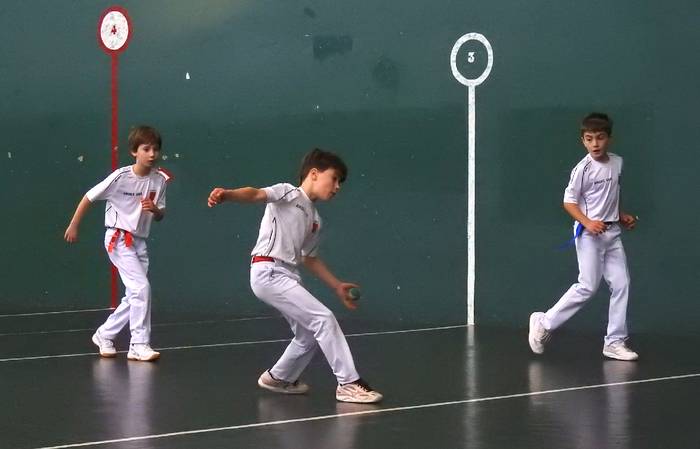 Arkupe elkartearen III. eskuz binakako pilota txapelketako hirugarren jardunaldia jokatu dute igandean