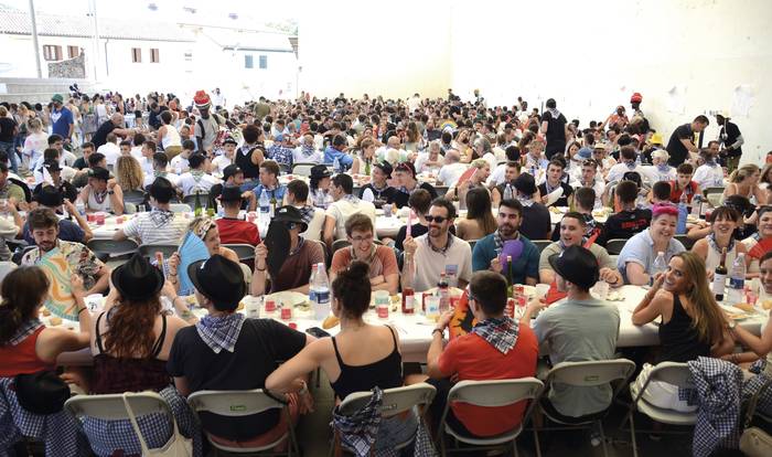 Elizondoko zikiro jateko txartelak sobratu dira