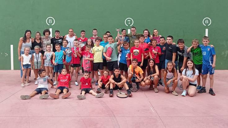 [ARGAZKIAK] Narbarteko frontenis txapelketako finalak jokatu dituzte