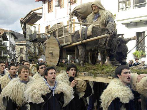 Lesakako Olentzero eta Jaiotzen lehiaketa ortziral eguerdian eginen da plazan