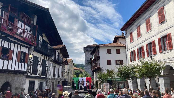 Txamukos mariatxi taldeak emanaldi ederra eskaini du Lesakan