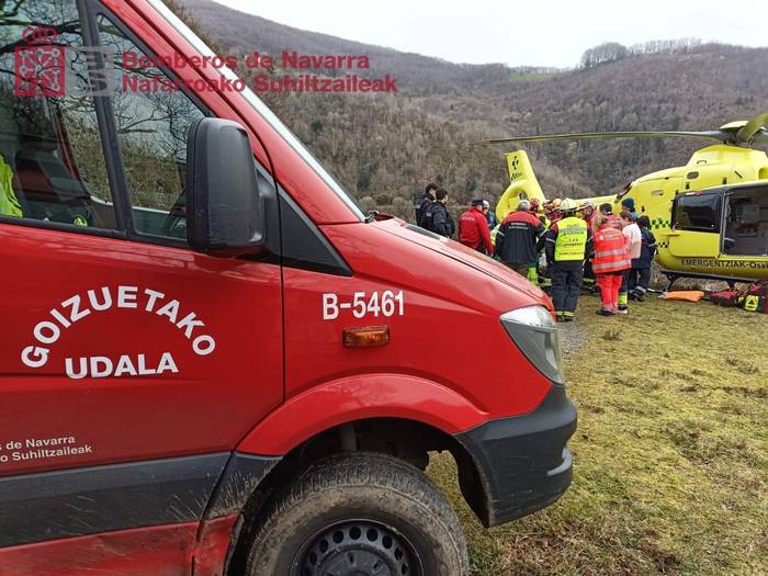 Goizuetan ibilgailuarekin pistatik atera eta amildutako emakumea zauri larriekin Donostiako Ospitalera eraman zuten helikopteroan