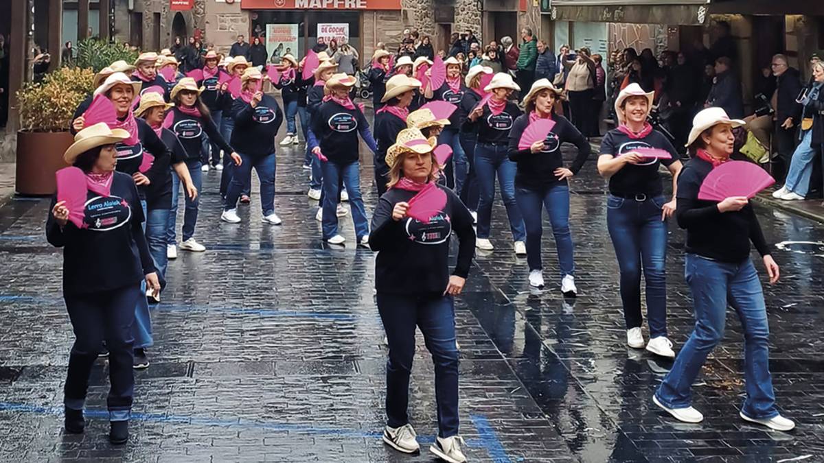 Giro onean egin dute Lerro Dantzen Eguna Donezteben