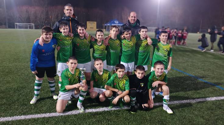 Donostiako zilar faseko futbol-8 torneoa irabazi dute Beti Gazteko mutiko alebinek