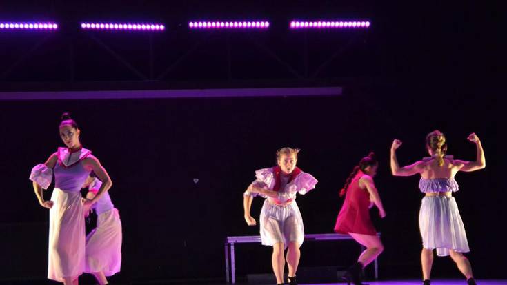 'Aitzindariak' dantza ikuskizuna aurkeztu dute Beran