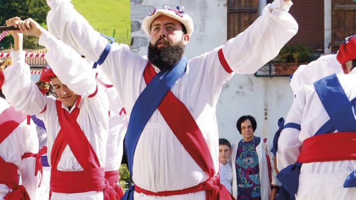 «Bestetan lanik handiena herritarrak lanera lotzea izaten da»