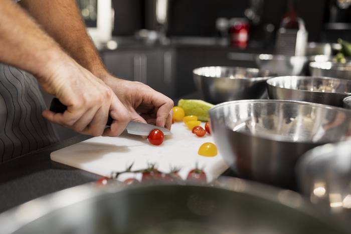 Leitzako Erleta eskolako sukaldean aritzeko sukaldaria behar dute