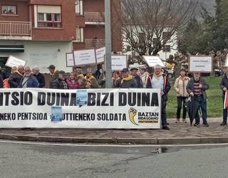 Pentsiodunak karrikara atera dira hilabete honetan ere