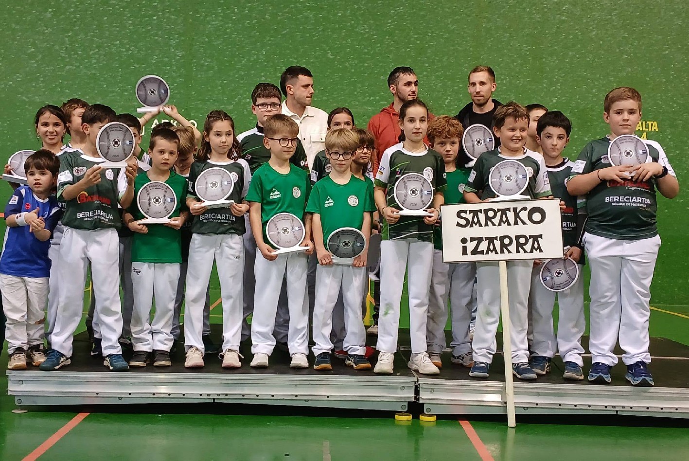 Joko Garbia eskainiko dute berriz Sarako Izarrako pilota eskolan