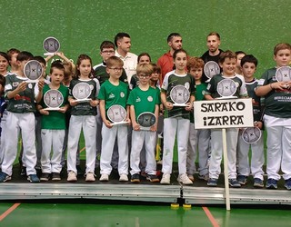 Joko Garbia eskainiko dute berriz Sarako Izarrako pilota eskolan