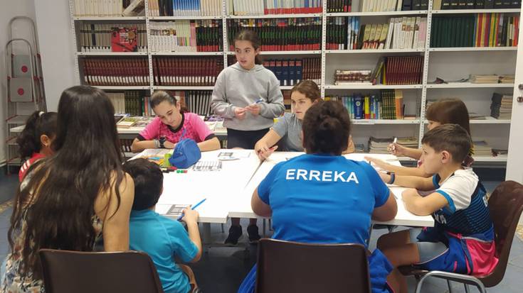 'Sei hilabete, sei erronka' proiektua aurkeztu dute Donezteben