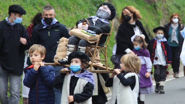 Goizuetan ere Olentzerori eta Mari Domingiri ongietorria egiteko prest