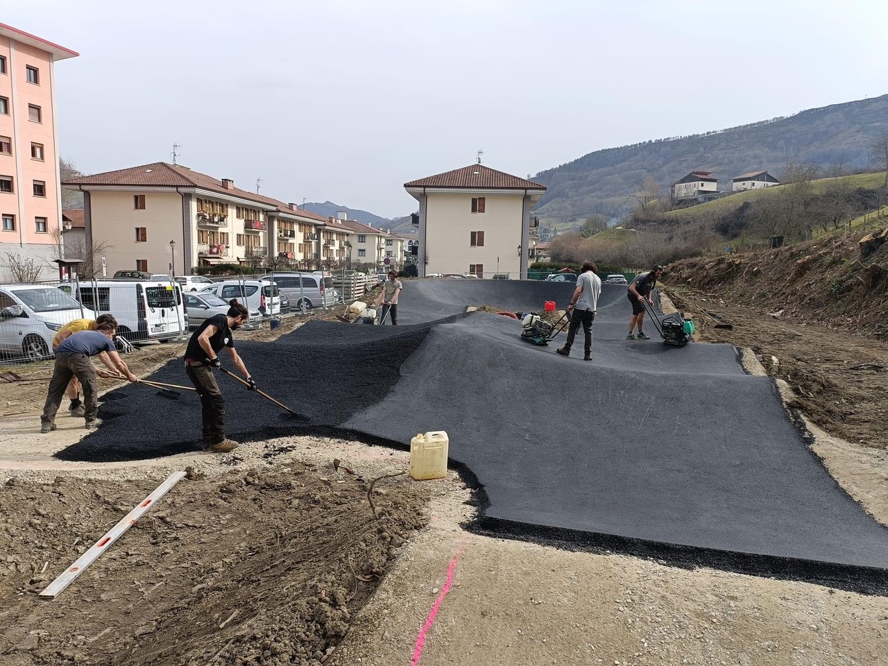 Lesakako Eltzeta karrikako ‘pump track-a’ larunbat honetan inauguratuko dute