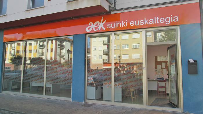 Klase bat debalde emanen dute bihar Baztango Suinki euskaltegian