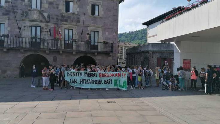 Manifestazio jendetsua Elizondon Benito Menniko langileen eskubideen alde