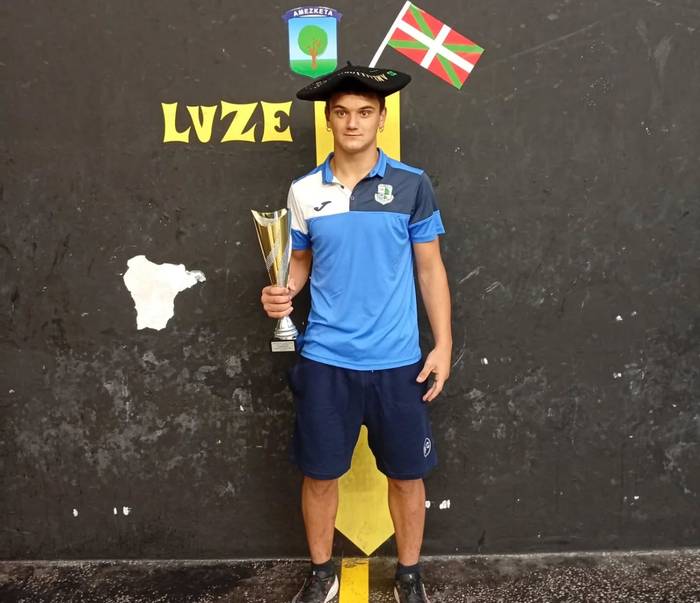 Iker Anzizar doneztebarrak irabazi du Amezketako pilota txapelketa