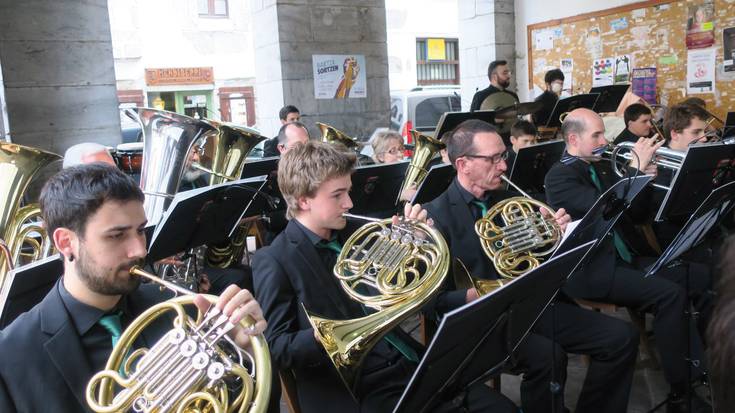 Lesakako musika taldeak kalejiran ibiliko dira ortziralean eta larunbatean